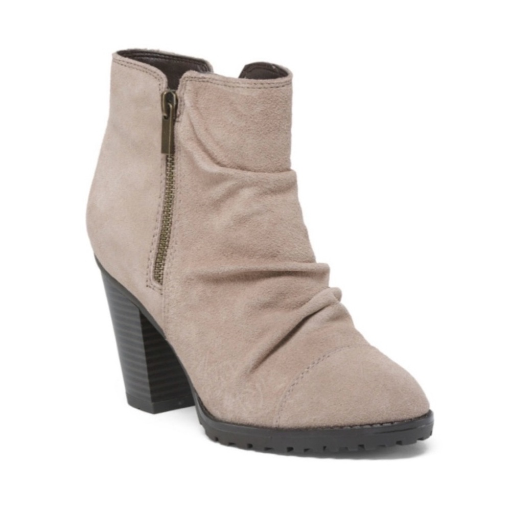 NWOT White Mountain Taft Ankle Booties in Light Taupe, Size 9